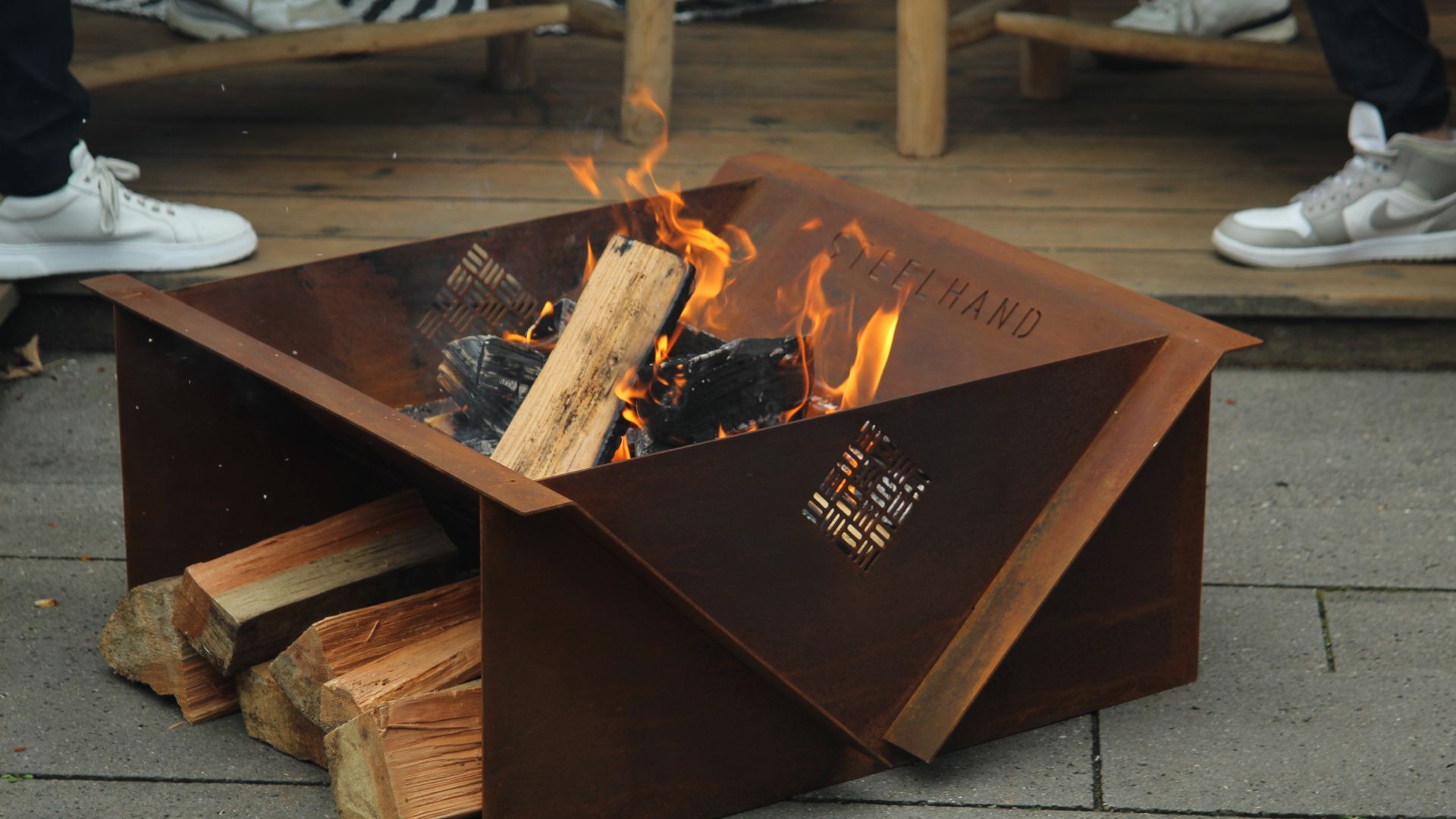 vuurkorf in tuin steelhand vuurkorf in tuin steelhand